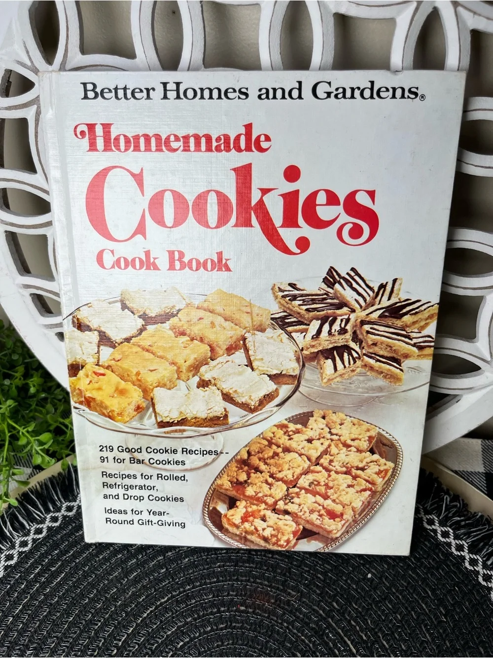 Better Homes and Gardens Homemade Cookies Cook Book - White & Red Cover